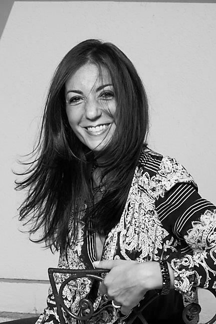 Karen Hayat, experte et lasériste